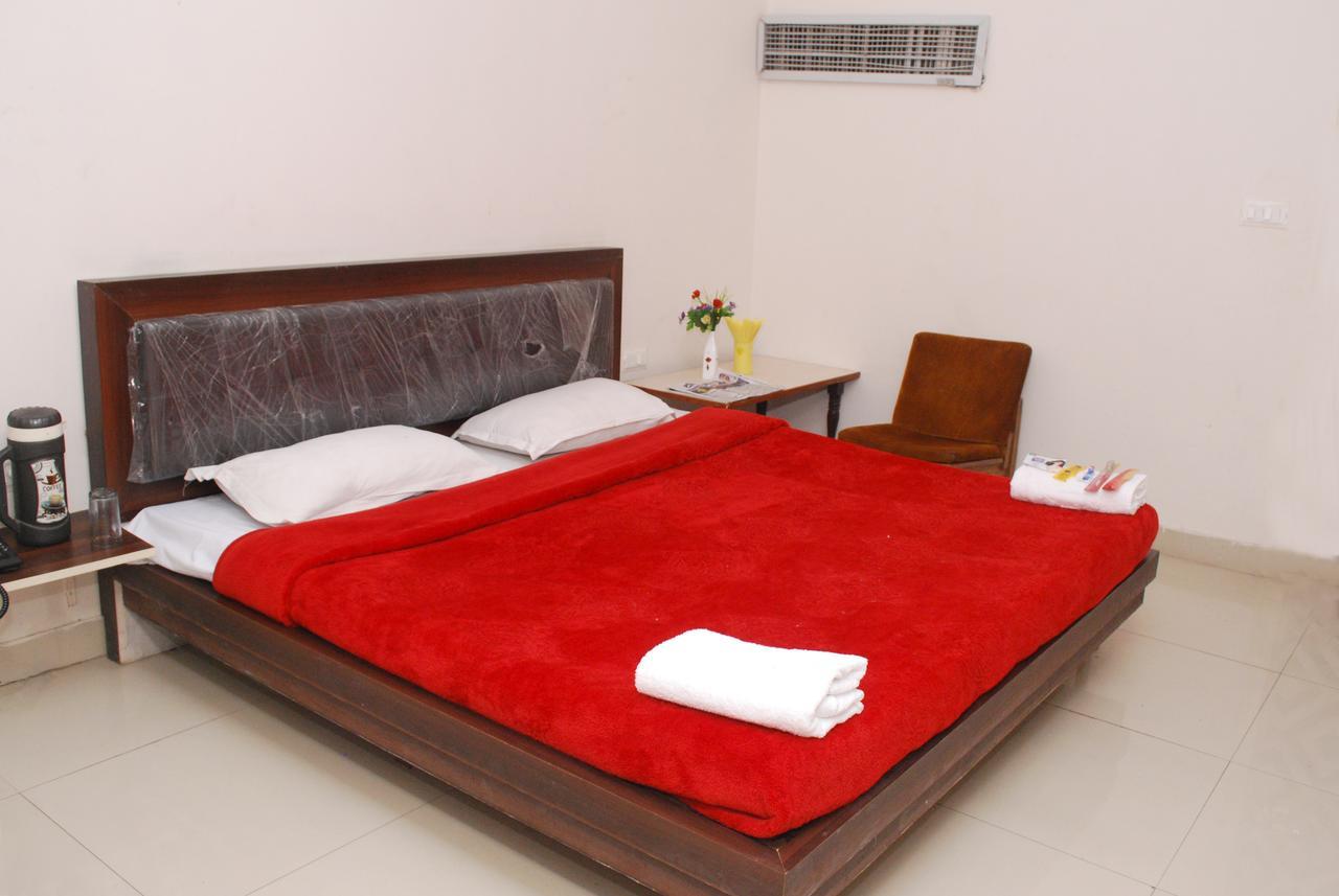 Hotel Harish Palace Агра Экстерьер фото