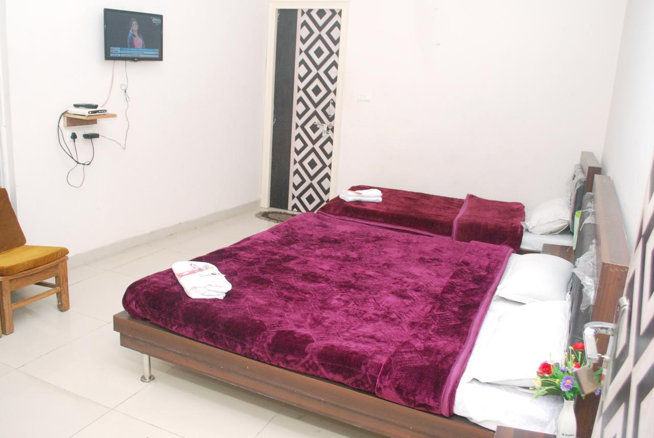 Hotel Harish Palace Агра Экстерьер фото
