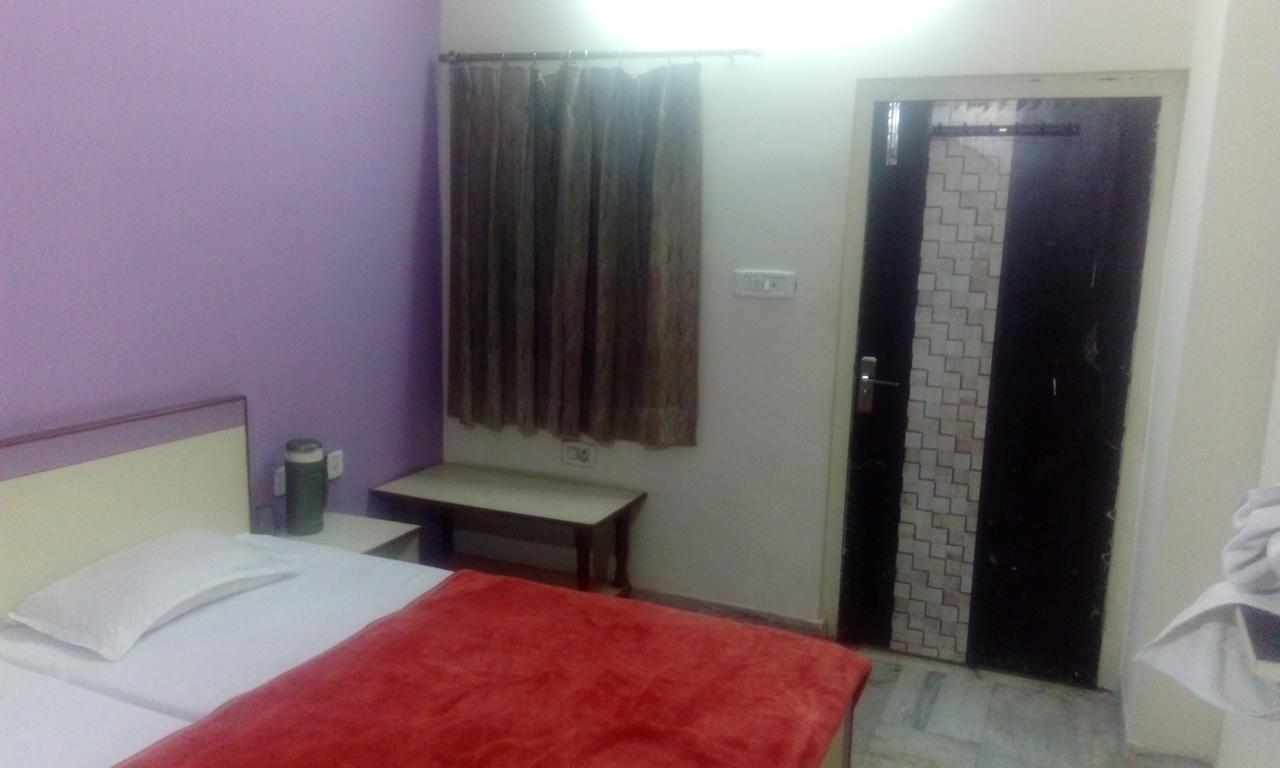 Hotel Harish Palace Агра Экстерьер фото